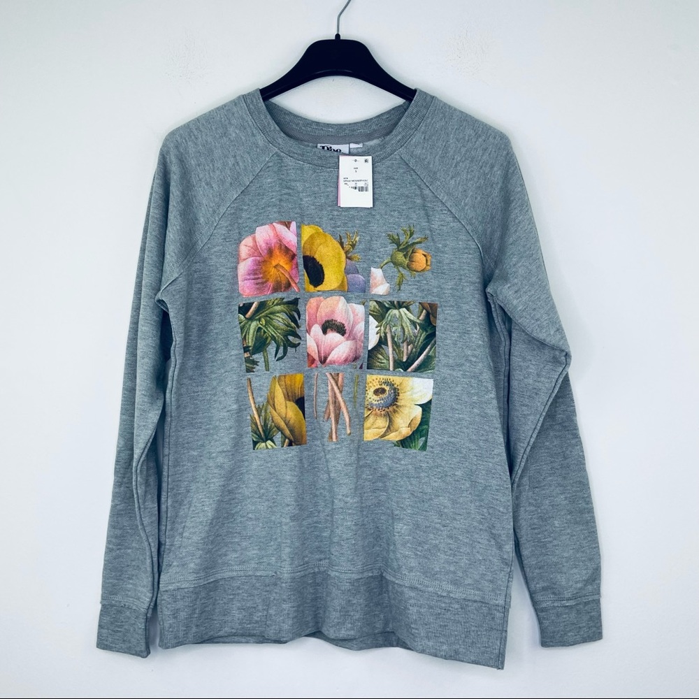 Doe Small Sweatshirt Pullover Floral Graphic NWT